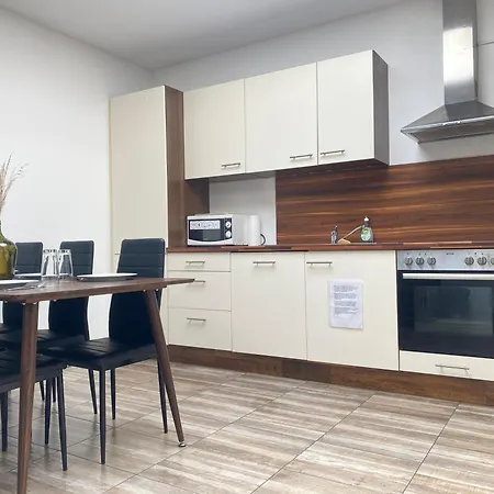 Privates & Gemuetliches Inklusive Parkplatz Apartment *
